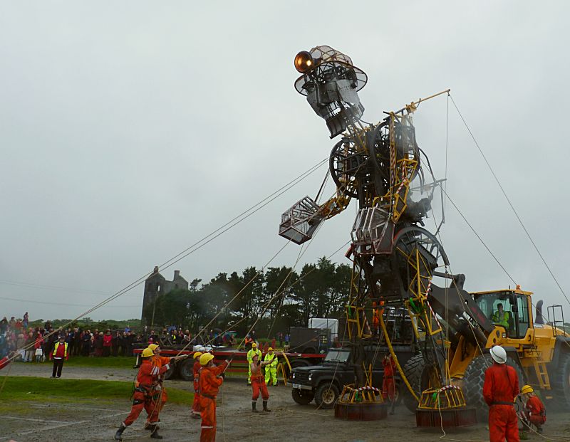 Man Engine at Minions Comes Alive