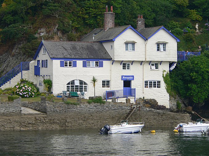 Bodinnick Ferryside